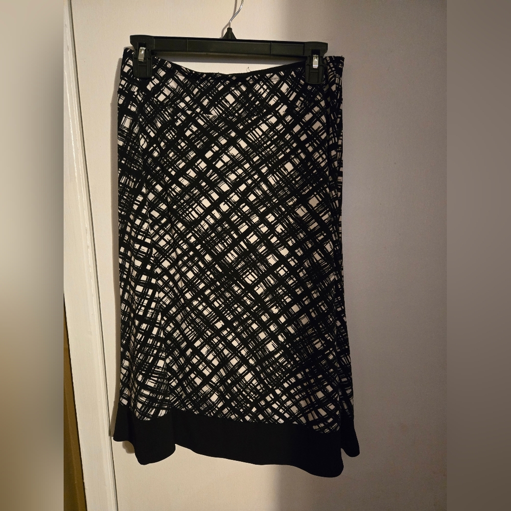 East 5th Black and Cream Skirt Size Small